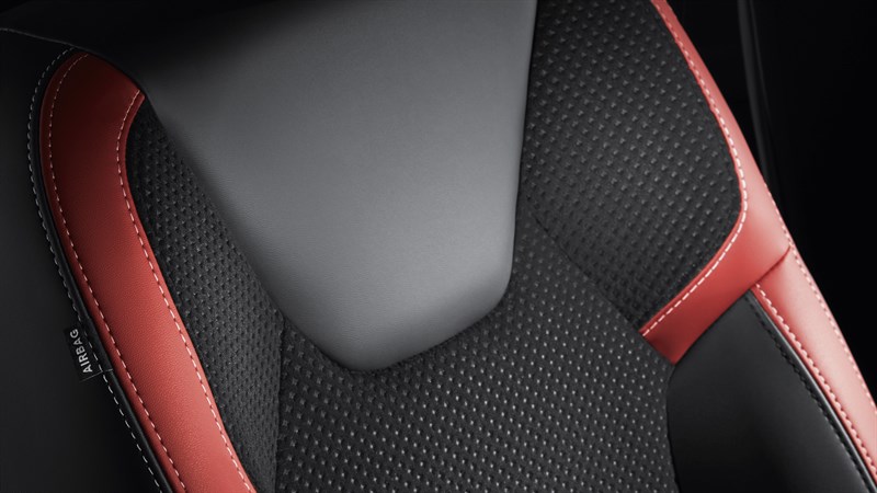 Nouvelle Renault CLIO - Sellerie cuir/tissu rouge et noire